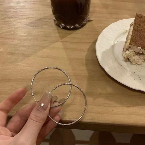 耳环挑选指南：为你的耳朵增添光彩